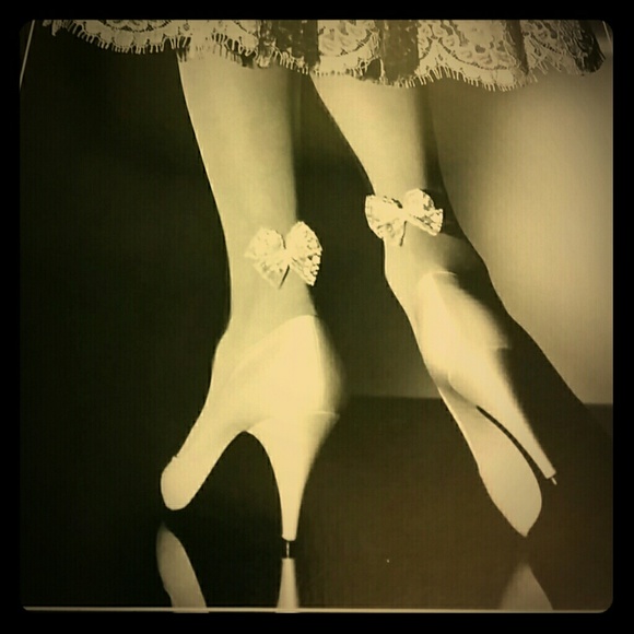 round the clock Accessories - Vtg Round The Clock Victorian Lace Bow Pantyhose